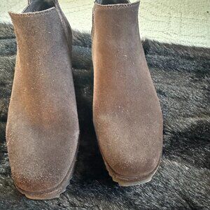 Pedro Garcia - suede brown wedge booties